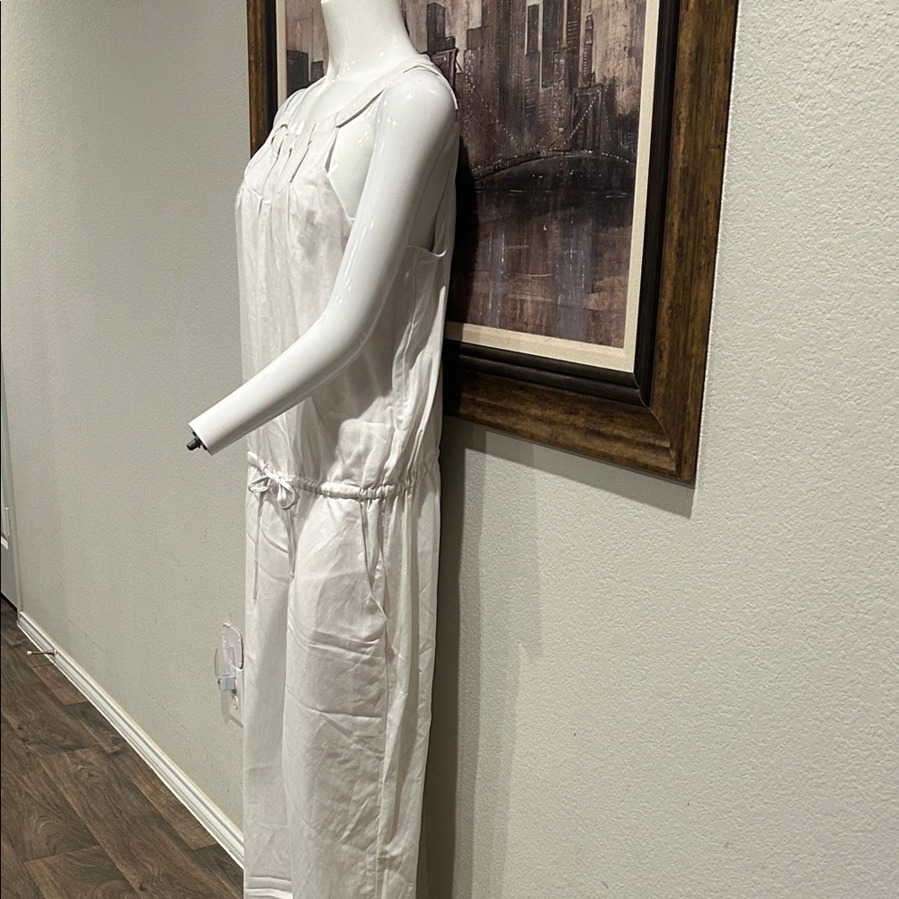Elegant White Sleeveless Jumpsuit - Picture 4 of 7